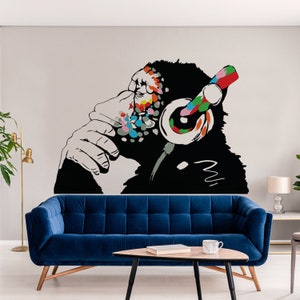 Singe Banksy avec casque autocollant mural grand Bansky pensant Dj chimpanzé vinyle autocollant musique Street Art Graffiti gorille penseur murale image 2