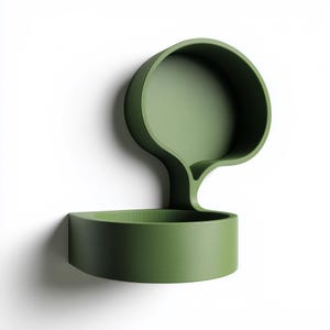 Puede incluir: Estantería de pared verde con un diseño orgánico único. Presenta una sección superior circular y una base cilíndrica, conectadas por un tallo curvo. El color es un verde apagado y terroso, montada en una pared blanca.