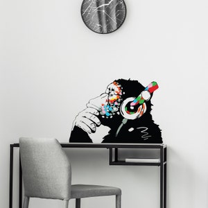 Banksy Monkey With Headphones Wall Sticker Grande Bansky Thinking Dj Chimp Vinyl Decal Music Street Art Graffiti Gorilla Thinker Mural immagine 6