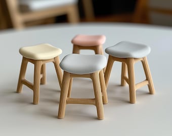Taburete de casa de muñecas a escala 1:12, silla en miniatura, muebles de casa de muñecas impresos en 3D, decoración de casa de muñecas, taburete de madera en miniatura, silla coleccionable.
