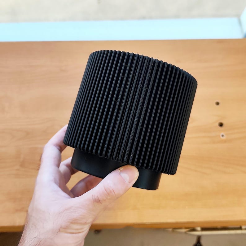 Vaso moderno nero stampato in 3D / Vaso per piante minimalista a coste / Vaso da interno contemporaneo / Regalo unico per gli amanti delle piante / Decorazione per la casa immagine 7