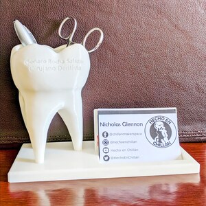 Porte-cartes de visite en forme de dent | Organiseur de bureau de dentiste imprimé en 3D avec logo d'entreprise personnalisé | Cadeau dentaire personnalisable | Décoration de cabinet dentaire
