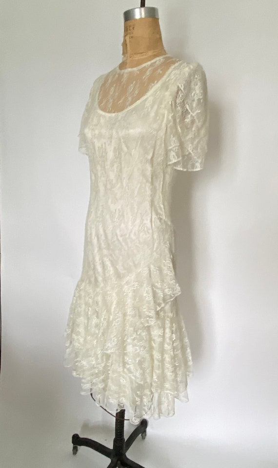 1980s white lace asymmetrical dress - image 6