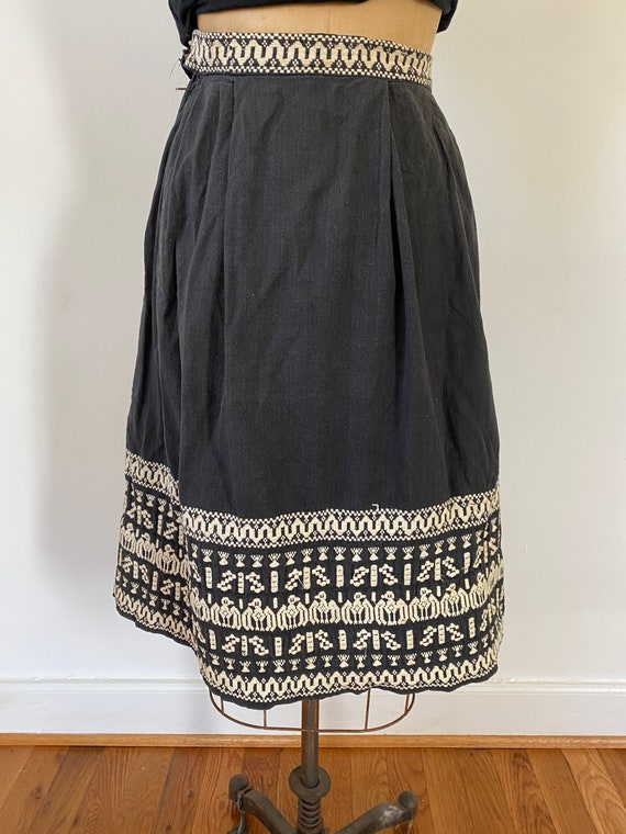 1950s Guatemalan Folk embroidered skirt - image 3