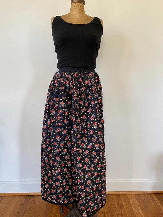 1970s quilted floral print maxi skirt - image 5