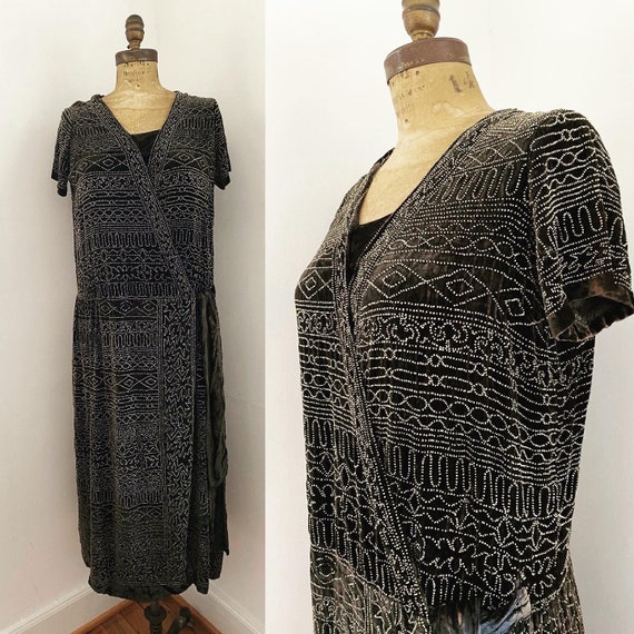 Rare 1920s hand beaded velvet dress! - image 1