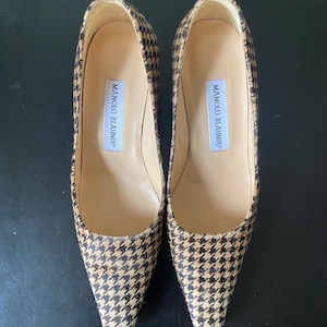 Manolo Blahnik Y2K houndstooth kitten heel fur pumps size EU36