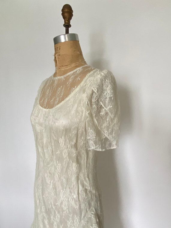 1980s white lace asymmetrical dress - image 4