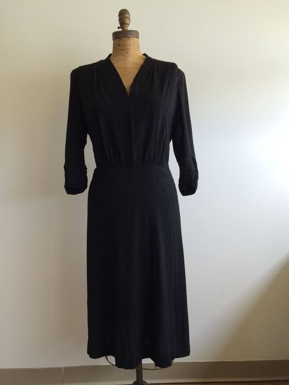 1940s black crepe dress w/ nice details - image 3