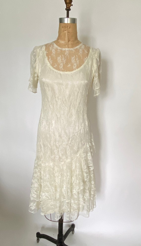 1980s white lace asymmetrical dress - image 3