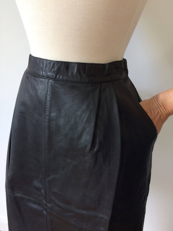 Gucci vintage 1980's black leather skirt Never Wo… - image 2