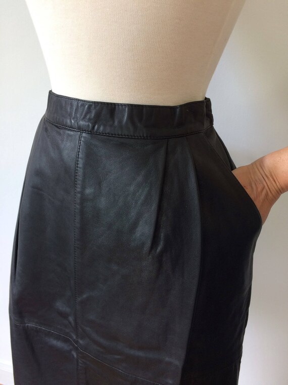 Gucci vintage 1980's black leather skirt Never Wo… - image 2