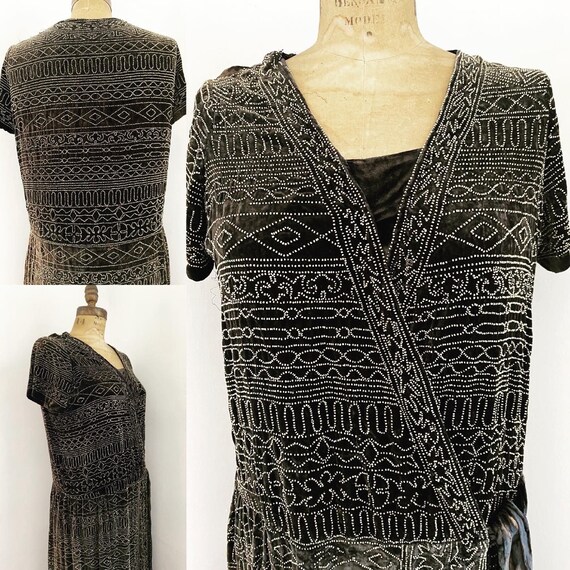 Rare 1920s hand beaded velvet dress! - image 2