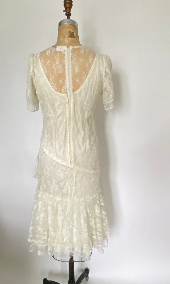 1980s white lace asymmetrical dress - image 5