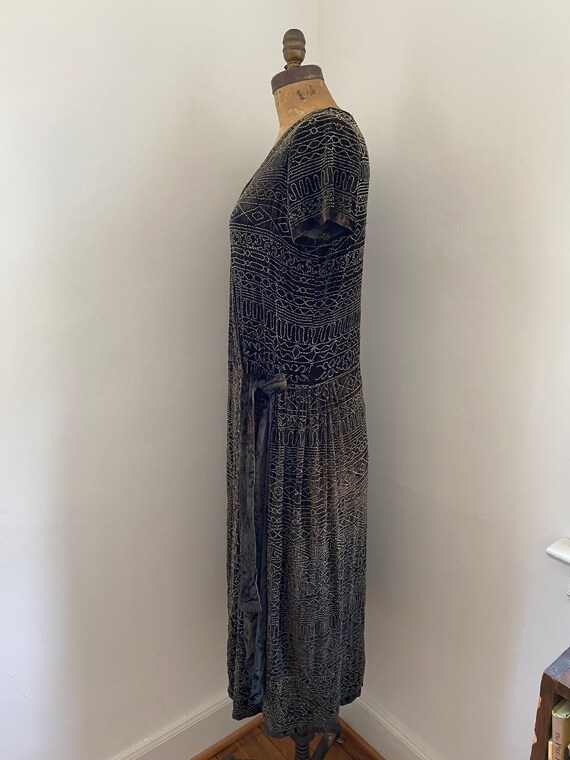 Rare 1920s hand beaded velvet dress! - image 6