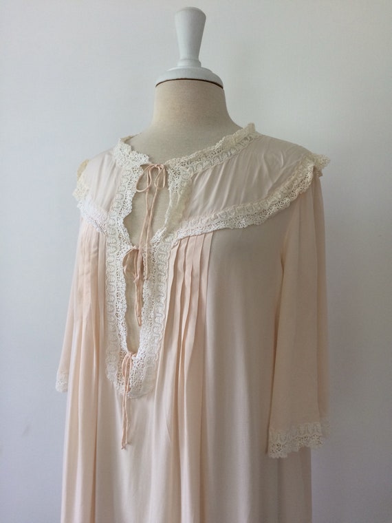 Silk caftan nighty mu mu luxurious vintage 1960s i