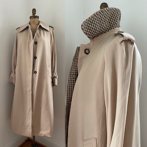 1970&#39;s Vintage Trench coat with Houndstooth lining and details Italian brand Storm