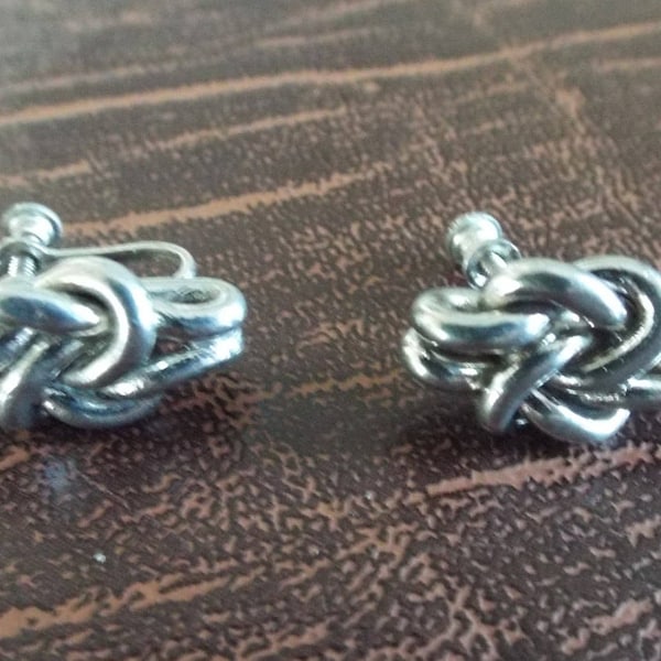 Silver Screwback Love Knot Earrings Grams - 9.48 Vintage jewelry, Irish, Scottish Jewelry,  Celtic