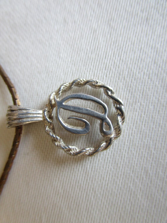 Initial D in cursive in a etched bezel on a 18' i… - image 3