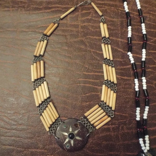 Collares de estilo americano nativo - flecha moldeada y madera moldeada, cosecha de la joyería, joyería étnica,