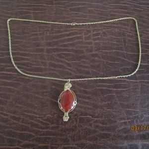 Brauner Tigerauge Anhänger mit Goldfarbenem Draht und Goldfarbenem Kettenanhänger, elegantes Stück, Geschenk für sie, Weihnachten