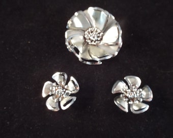 Costume Jewelry Silver Tone,  Set, Clip on Earrings and Brooch, Flowers Supplies, Vintage Jewelry, Vintage eclectic