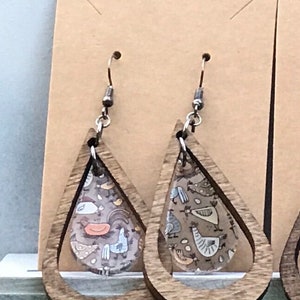 Handcrafted Chicken print Teardop Earrings immagine 2