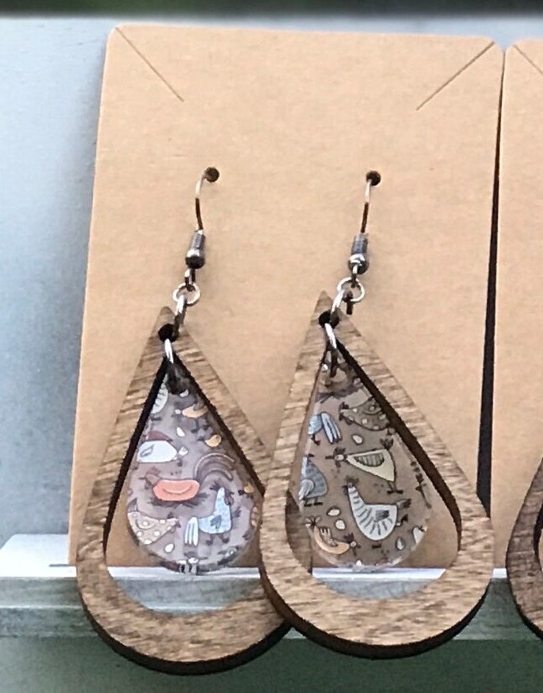 Handcrafted Chicken print Teardop Earrings immagine 2