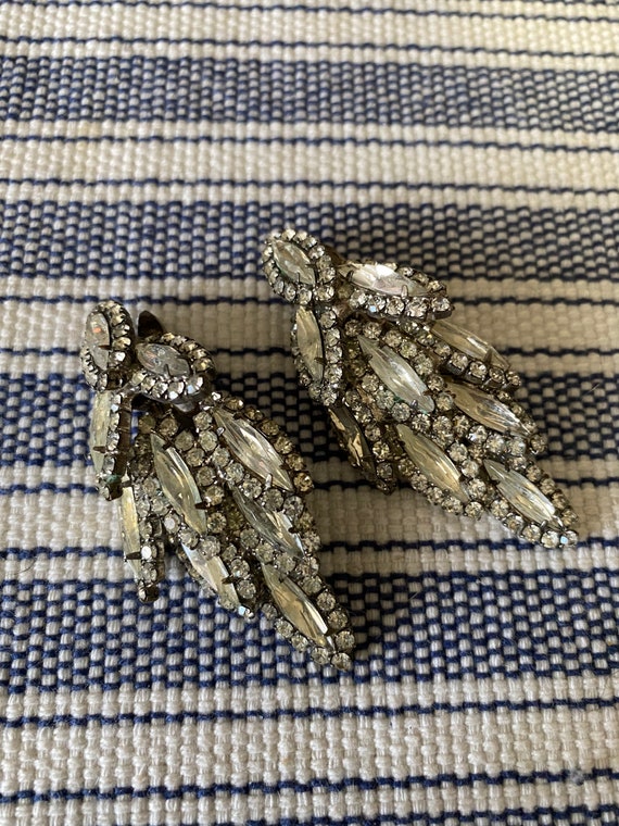 Beautiful vintage clip on rhinestone earrings