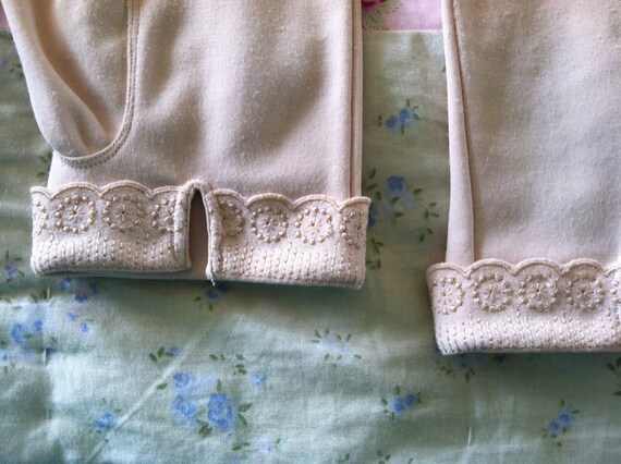 Vintage beautiful Tan Ladies Gloves - image 4