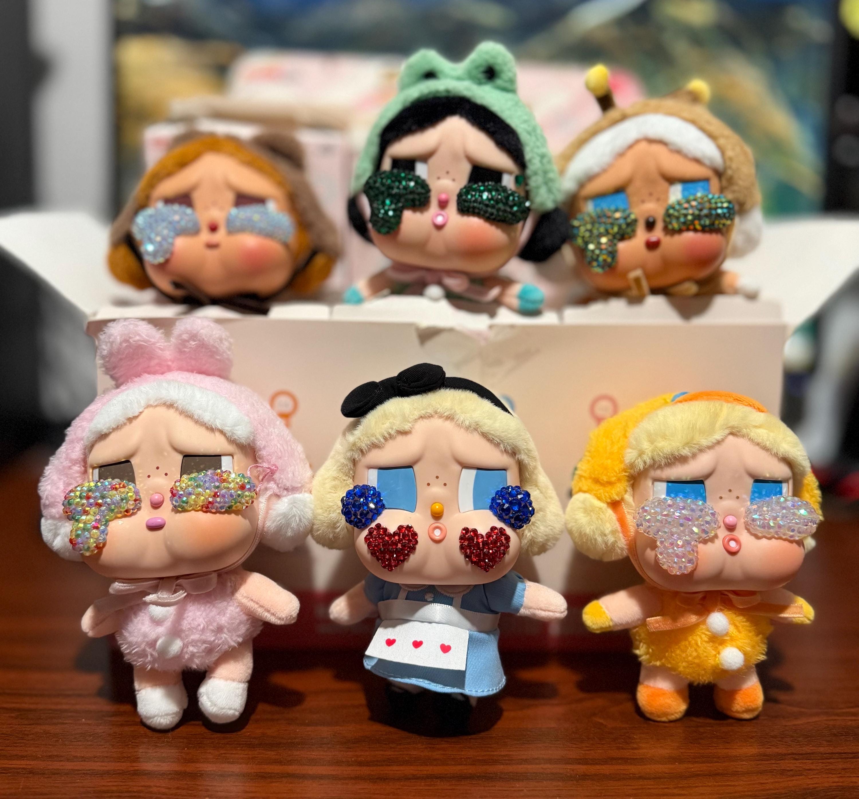 CRYBABY Crying For Love フォンチャーム【ピース】 - POP MART