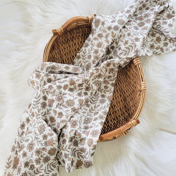 Floral Swaddle Blanket | Boho baby blanket | Neutral Swaddle | Newborn Swaddle | Newborn photography | neutral baby swaddle
