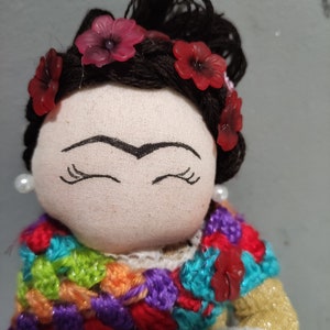 dit is een PATROON om FRIDA Doll- Cartamodello in ITALIANO te maken voor realizzare il pupazzo