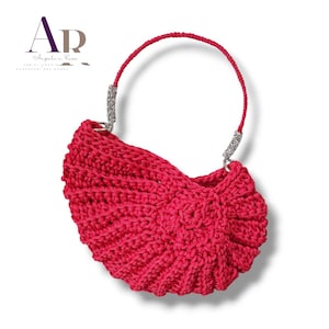 Borsa fatta a mano ad uncinetto a forma di conchiglia, manico con barrette di strass