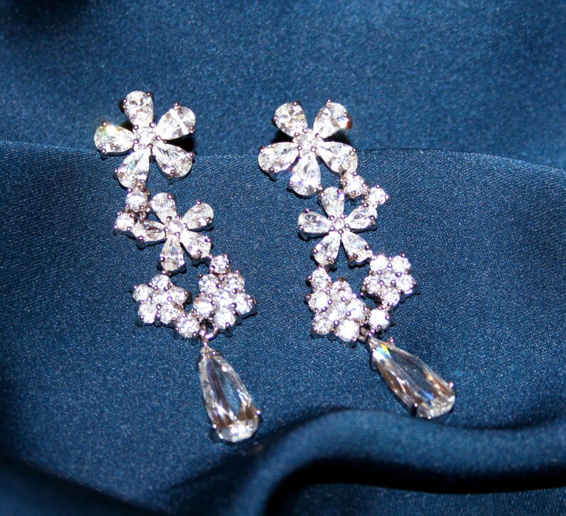 Top Quality Bling Clear Zirconia Cluster Flower Drop Bridal Earrings image 2