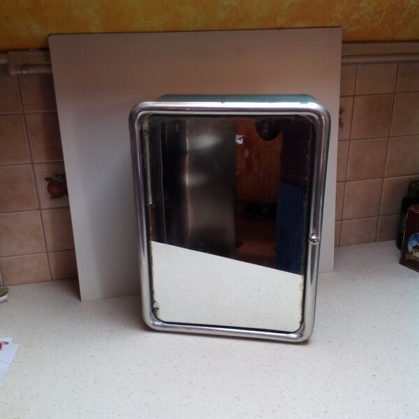 Vintage metal green 1950s bathroom cabinet medicine cabinet mirror loft design