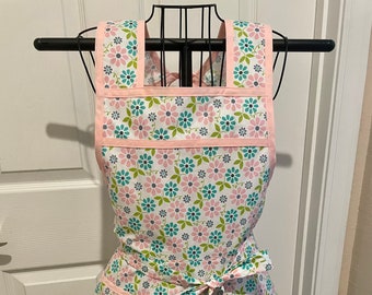 Woman's Vintage Style Apron, Full Body Apron, Cleaning Apron, Gardening Apron, Cooking Apron, Great Bridal Shower or Mother's Day Gift