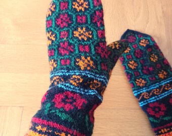 Pure wool mittens handmade