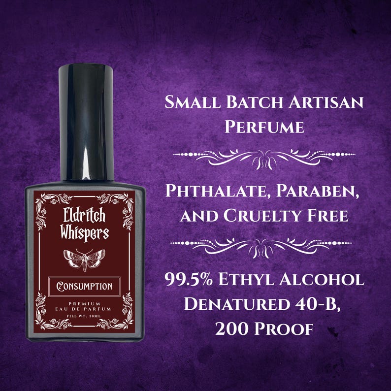 K&ouml;nnte beinhalten: Ein rechteckiger Glasparf&uuml;mflakon mit schwarzem Verschluss und einem dunkelroten Etikett, das eine Mottenillustration sowie den Text Eldritch Whispers Consumption Premium Eau de Parfum Fill Wt. 30ml zeigt. Das Etikett enth&auml;lt Produktdetails.