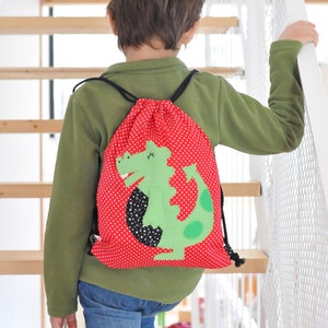 Sac à dos amusant pour enfants en tissu fait à la main, parfait pour la crèche et l'école.