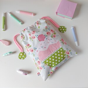 Sac en tissu polyvalent pour enfants avec une jolie décoration en forme de petit gâteau - Parfait pour les jouets, les collations et plus encore.