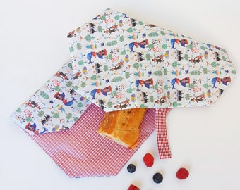 Handmade reusable sandwich wrap. Adaptable to different food shapes. PVC free food wrap. Zero waste food wrapper. Cotton sustainable gift.