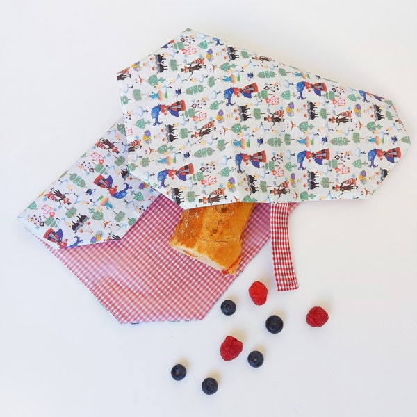 Handmade reusable sandwich wrap. Adaptable to different food shapes. PVC free food wrap. Zero waste food wrapper. Cotton sustainable gift.