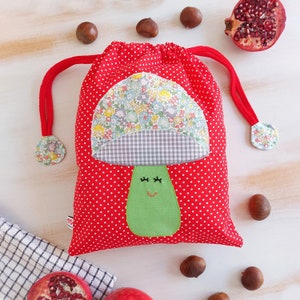 Sac en tissu champignon. Sac enfant polyvalent pour la maternelle et l'école. Idéal pour emporter des vêtements de rechange et une collation. Sac réutilisable.
