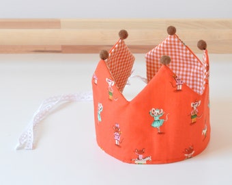 Handmade cotton birthday crown with cute mouse print. Reversible and ajustable kids fabric crown for playful adventures and memorable photos