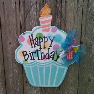 Percha de puerta de feliz cumpleaños, percha de puerta con forma de cupcake, percha de puerta de madera, decoración de cumpleaños, decoración de fiesta de cumpleaños...