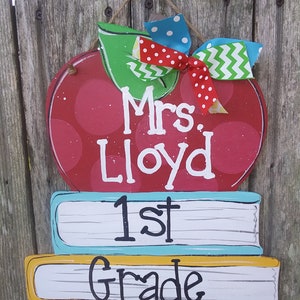 Teacher door hanger, classroom door hanger, personalized door hanger, apple door hanger, books door hanger, classroom decor