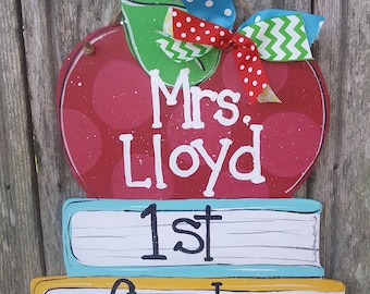 Teacher door hanger, classroom door hanger, personalized door hanger, apple door hanger, books door hanger, classroom decor