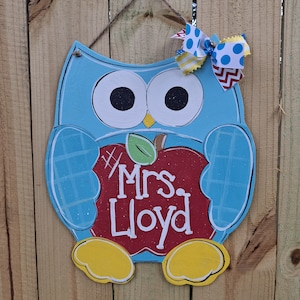 Teacher owl door hanger, personalized door hanger, classroom decor, teacher gift,  apple door hanger,  personalized owl classroom sign