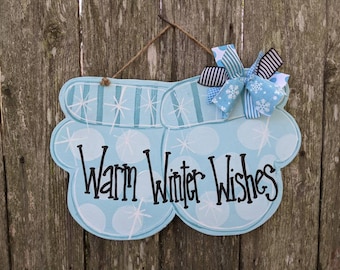 Winter door hanger, Winter decor, mitten door hanger, Christmas decor, farmhouse decor, personalized door hanger, Wood door hanger.